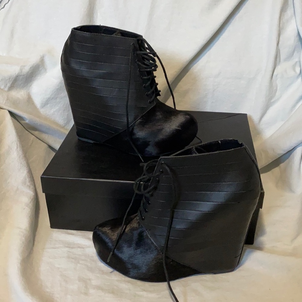 Matiko Stella Black Pony Hair platform booties Sz8